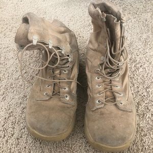 Men’s size 11 tan desert boots